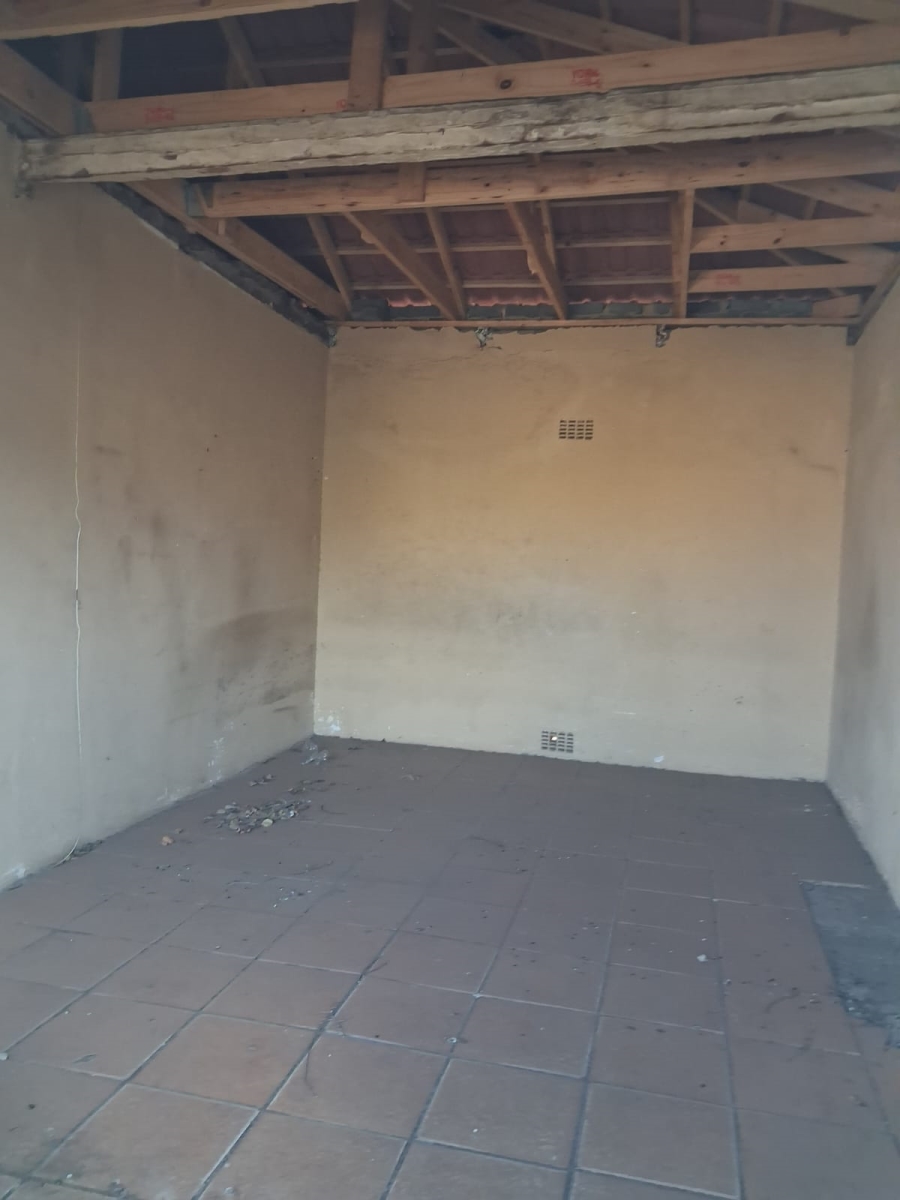 8 Bedroom Property for Sale in Peacehaven Gauteng