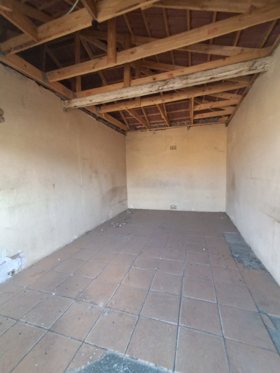 8 Bedroom Property for Sale in Peacehaven Gauteng