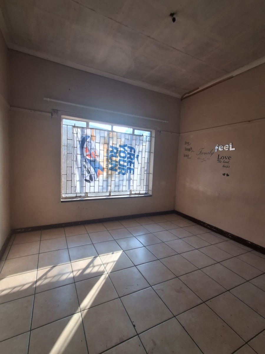 8 Bedroom Property for Sale in Peacehaven Gauteng
