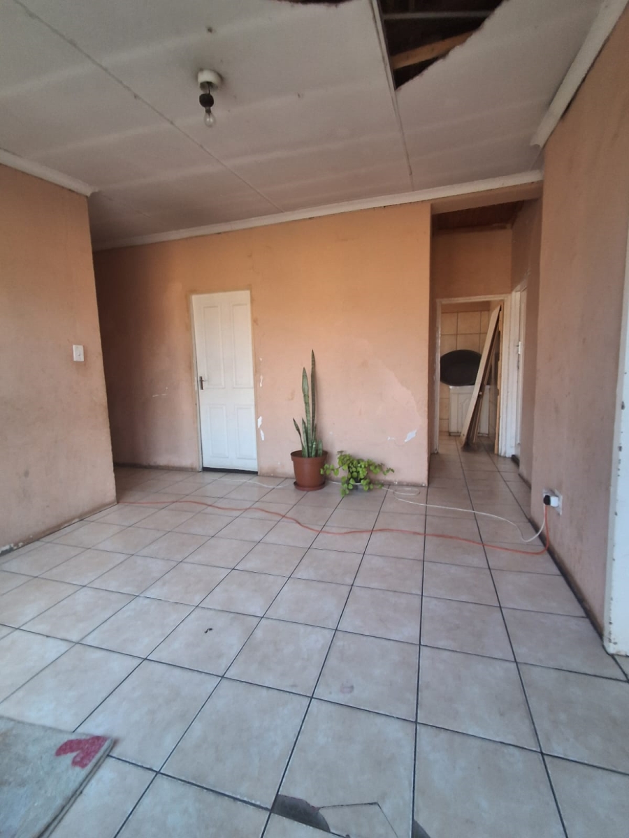 8 Bedroom Property for Sale in Peacehaven Gauteng