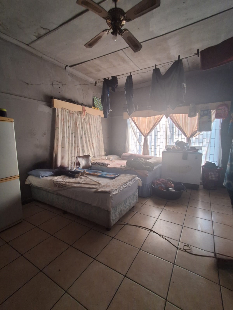 8 Bedroom Property for Sale in Peacehaven Gauteng