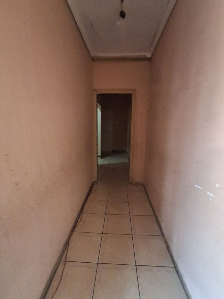 8 Bedroom Property for Sale in Peacehaven Gauteng