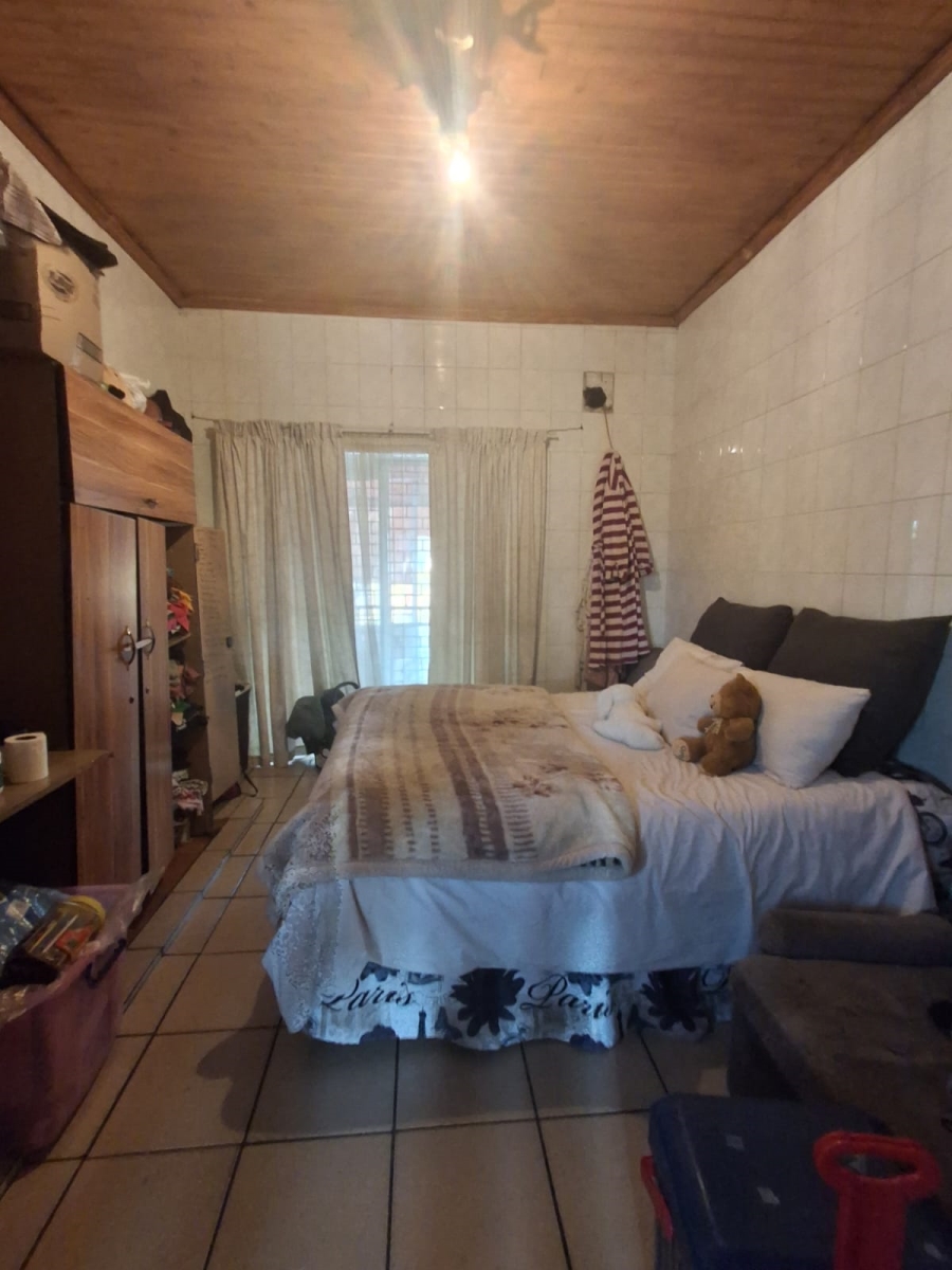 8 Bedroom Property for Sale in Peacehaven Gauteng