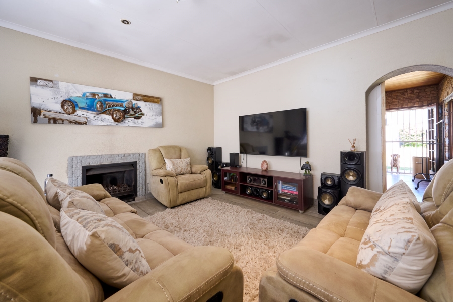 5 Bedroom Property for Sale in Noordwyk Gauteng