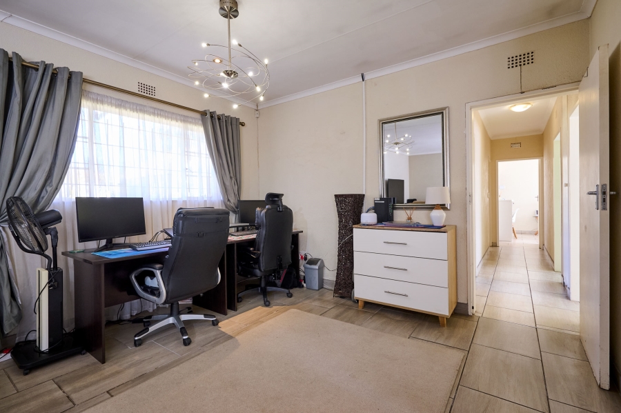 5 Bedroom Property for Sale in Noordwyk Gauteng