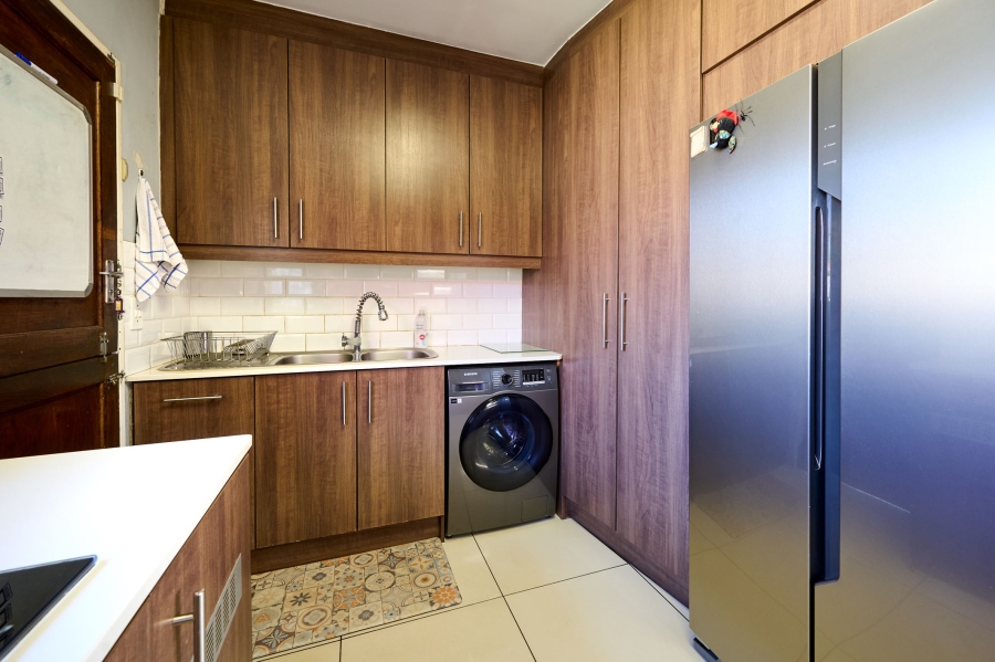 5 Bedroom Property for Sale in Noordwyk Gauteng