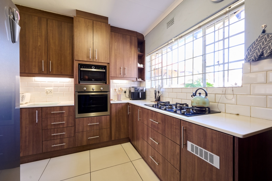 5 Bedroom Property for Sale in Noordwyk Gauteng