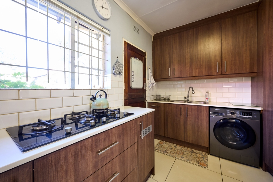 5 Bedroom Property for Sale in Noordwyk Gauteng