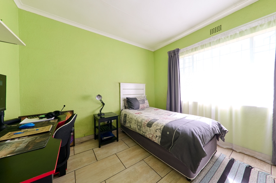 5 Bedroom Property for Sale in Noordwyk Gauteng