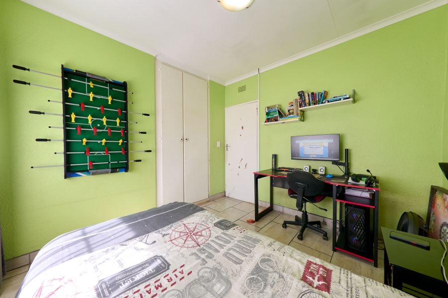5 Bedroom Property for Sale in Noordwyk Gauteng