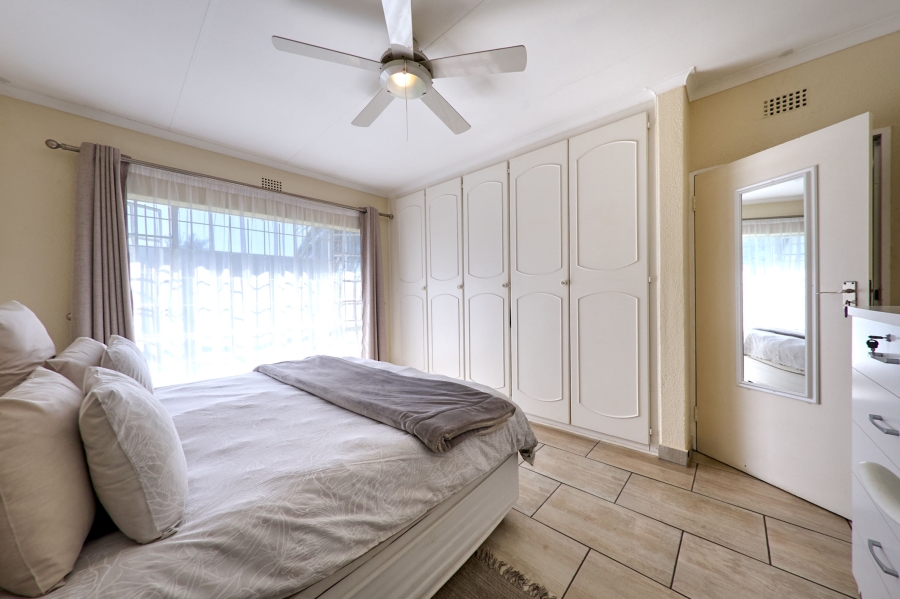 5 Bedroom Property for Sale in Noordwyk Gauteng