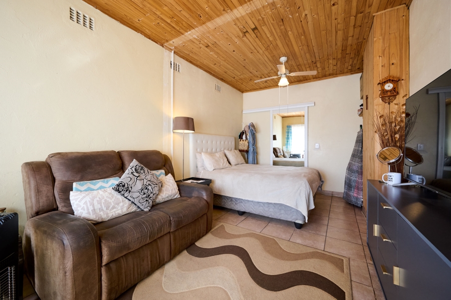 5 Bedroom Property for Sale in Noordwyk Gauteng