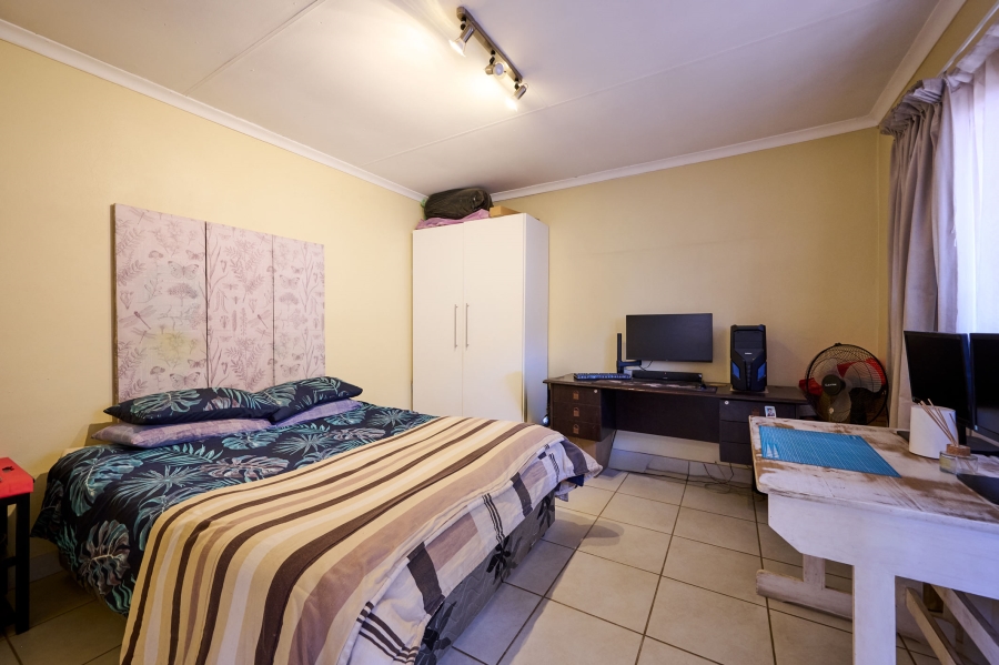 5 Bedroom Property for Sale in Noordwyk Gauteng