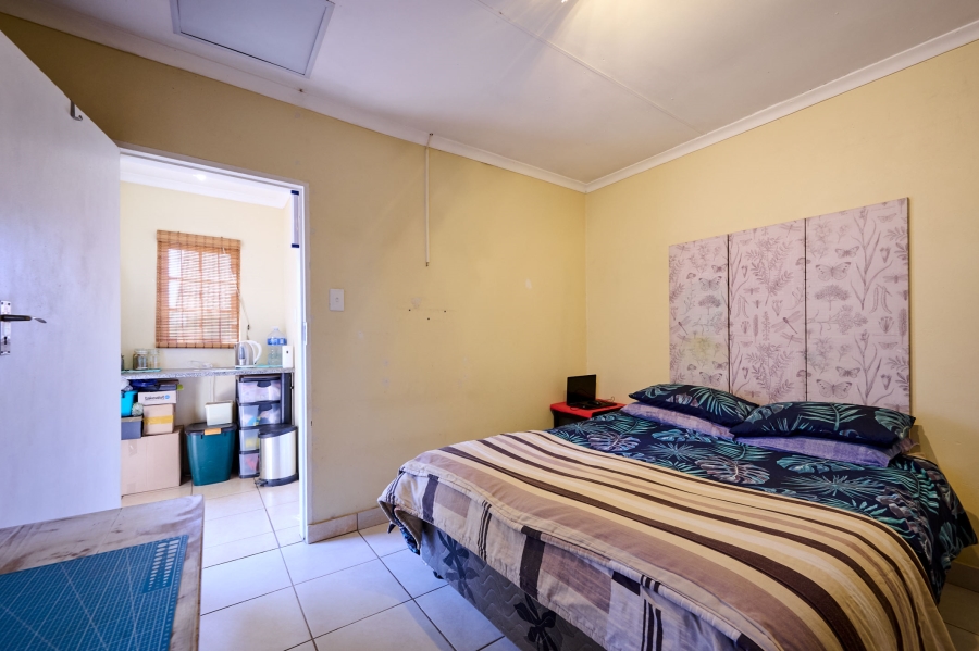 5 Bedroom Property for Sale in Noordwyk Gauteng