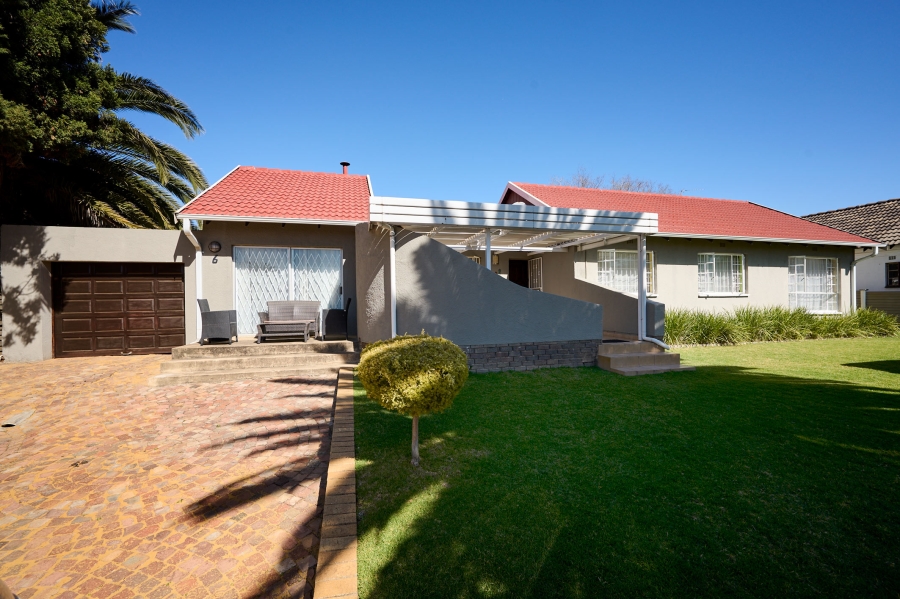 5 Bedroom Property for Sale in Noordwyk Gauteng