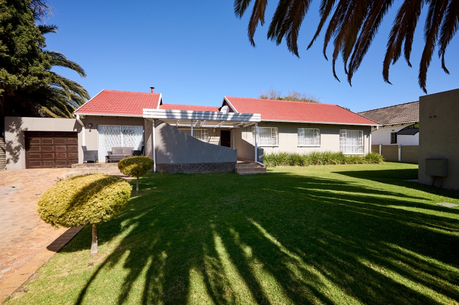5 Bedroom Property for Sale in Noordwyk Gauteng