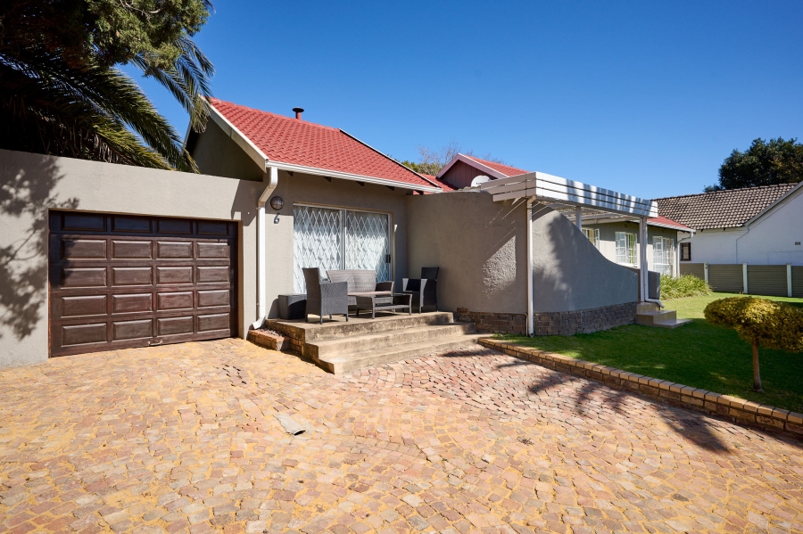 5 Bedroom Property for Sale in Noordwyk Gauteng