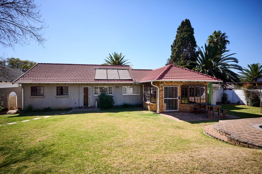 5 Bedroom Property for Sale in Noordwyk Gauteng