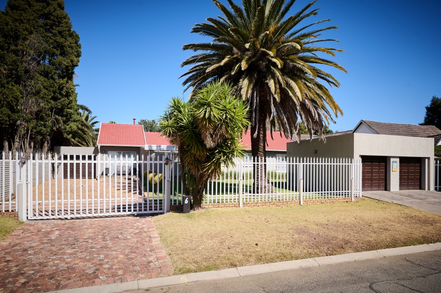 5 Bedroom Property for Sale in Noordwyk Gauteng