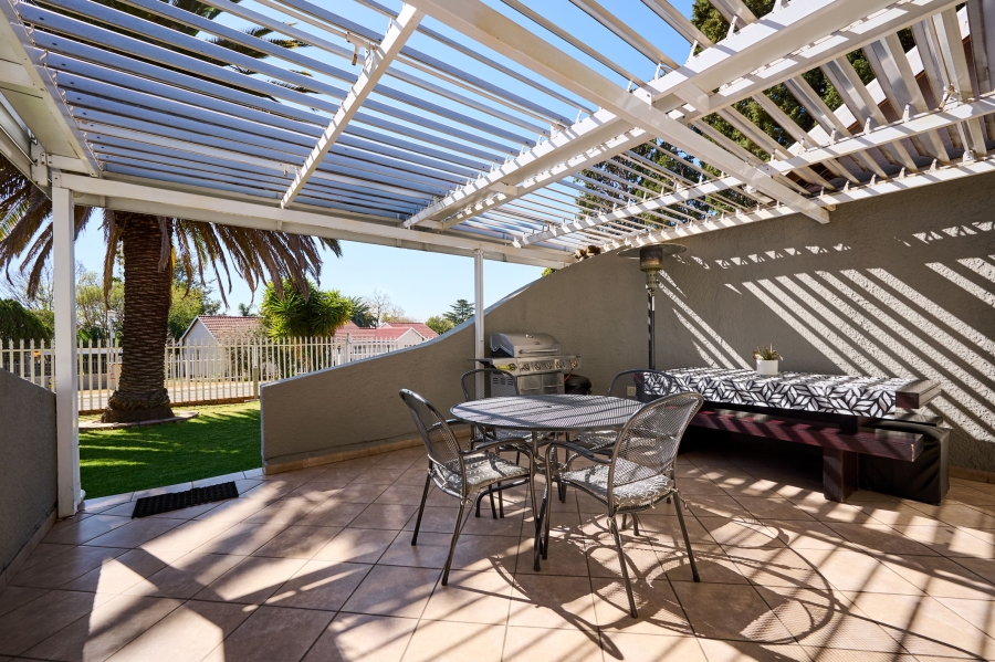 5 Bedroom Property for Sale in Noordwyk Gauteng