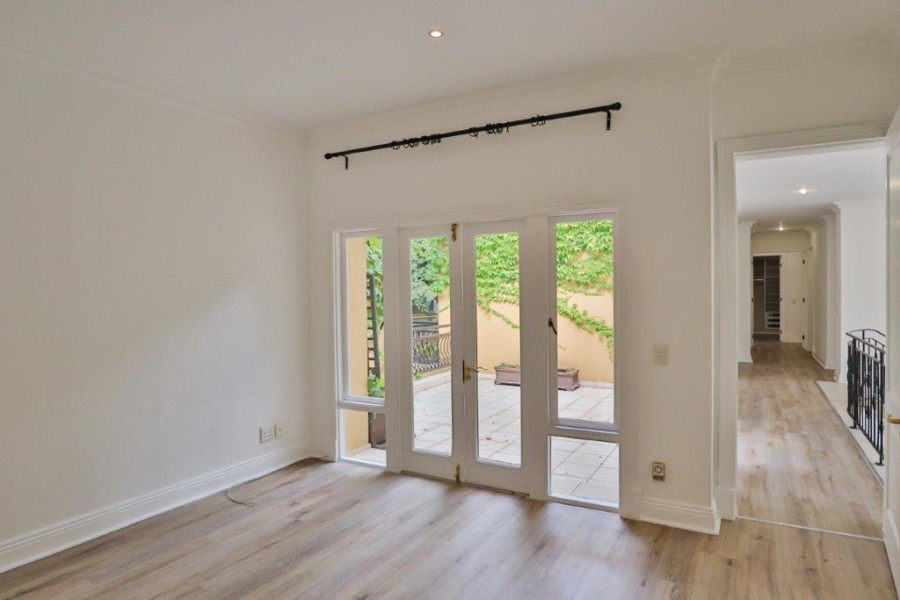 To Let 4 Bedroom Property for Rent in Sandhurst Gauteng