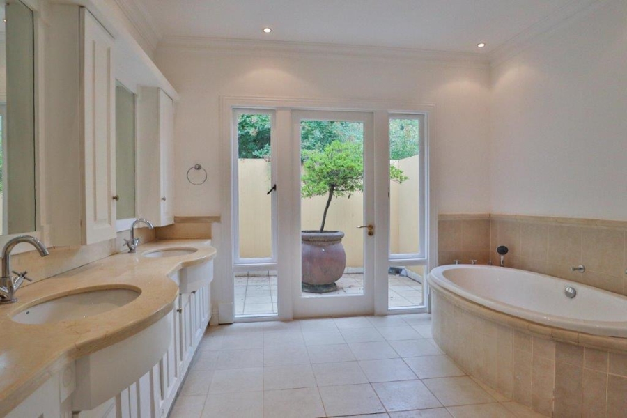 To Let 4 Bedroom Property for Rent in Sandhurst Gauteng