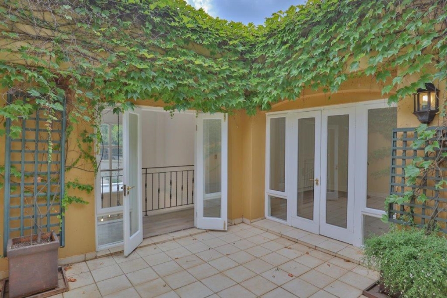 To Let 4 Bedroom Property for Rent in Sandhurst Gauteng