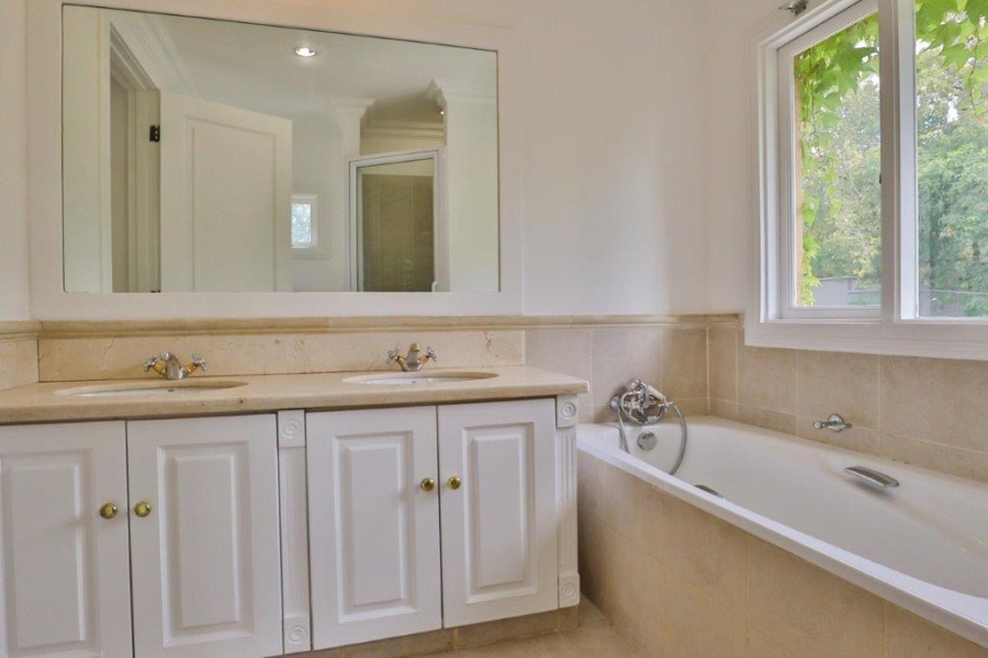 To Let 4 Bedroom Property for Rent in Sandhurst Gauteng
