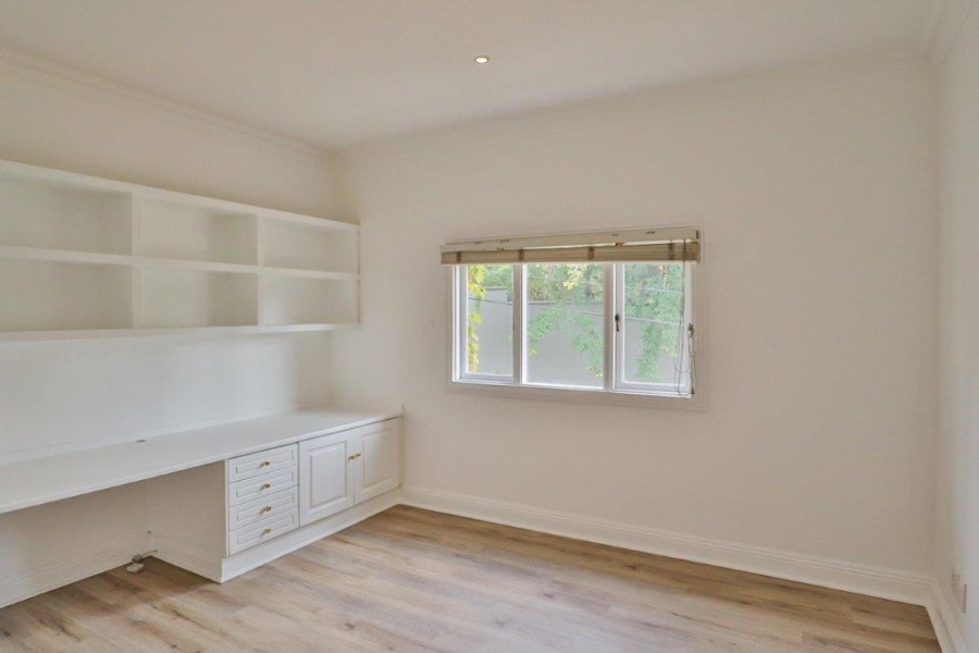 To Let 4 Bedroom Property for Rent in Sandhurst Gauteng