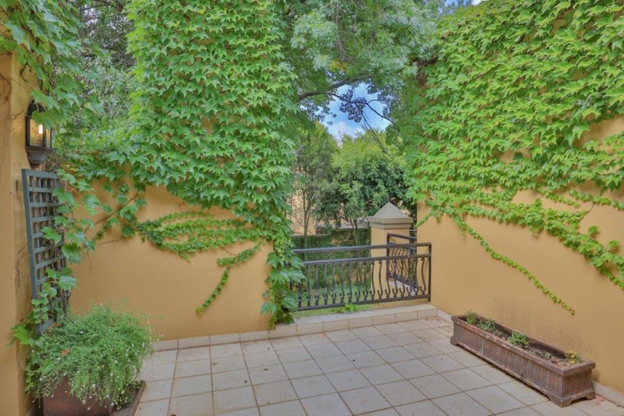 To Let 4 Bedroom Property for Rent in Sandhurst Gauteng