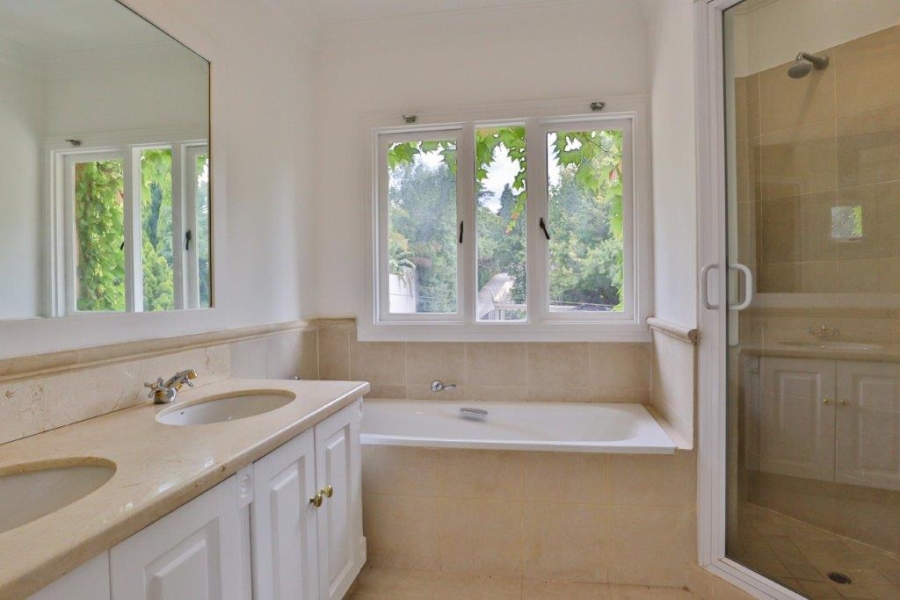 To Let 4 Bedroom Property for Rent in Sandhurst Gauteng