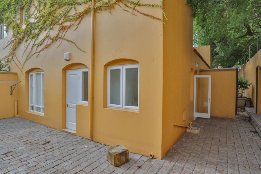 To Let 4 Bedroom Property for Rent in Sandhurst Gauteng
