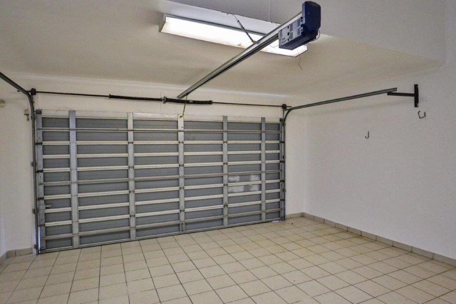 To Let 4 Bedroom Property for Rent in Sandhurst Gauteng