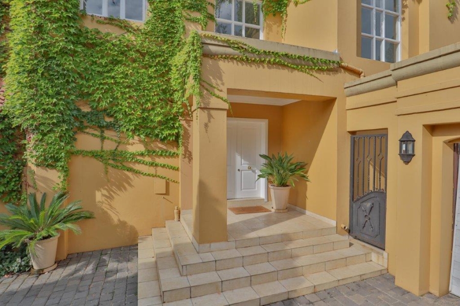 To Let 4 Bedroom Property for Rent in Sandhurst Gauteng