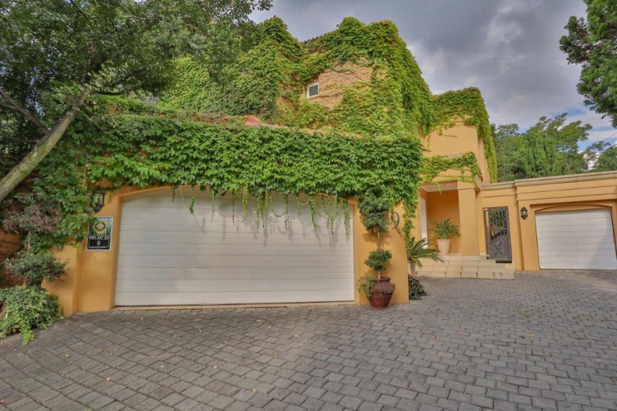 To Let 4 Bedroom Property for Rent in Sandhurst Gauteng