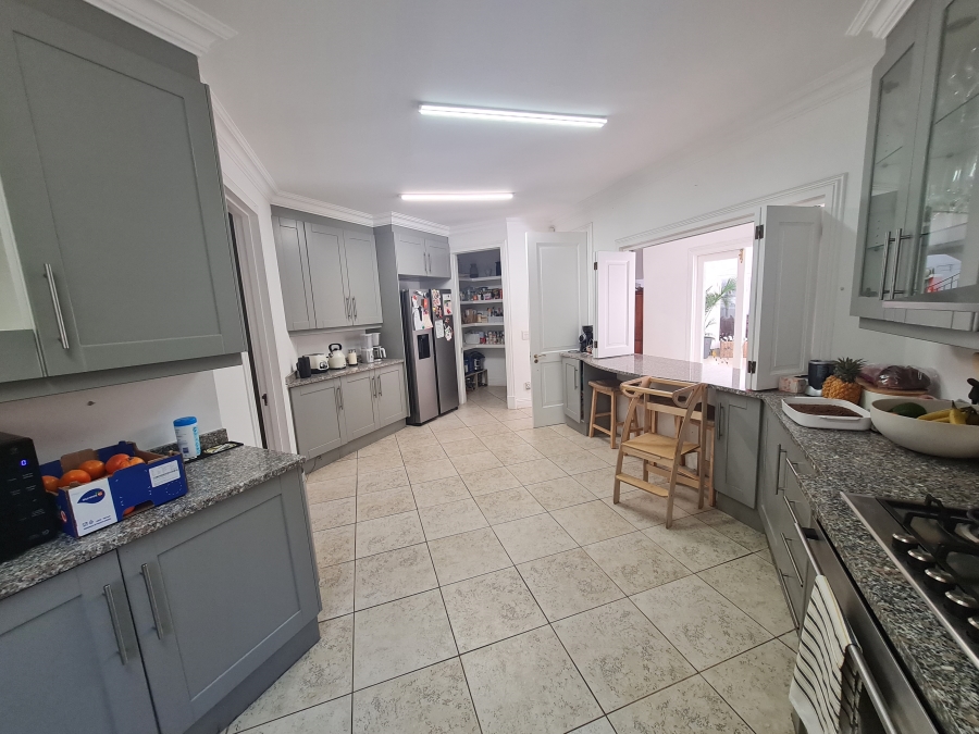 To Let 4 Bedroom Property for Rent in Sandhurst Gauteng