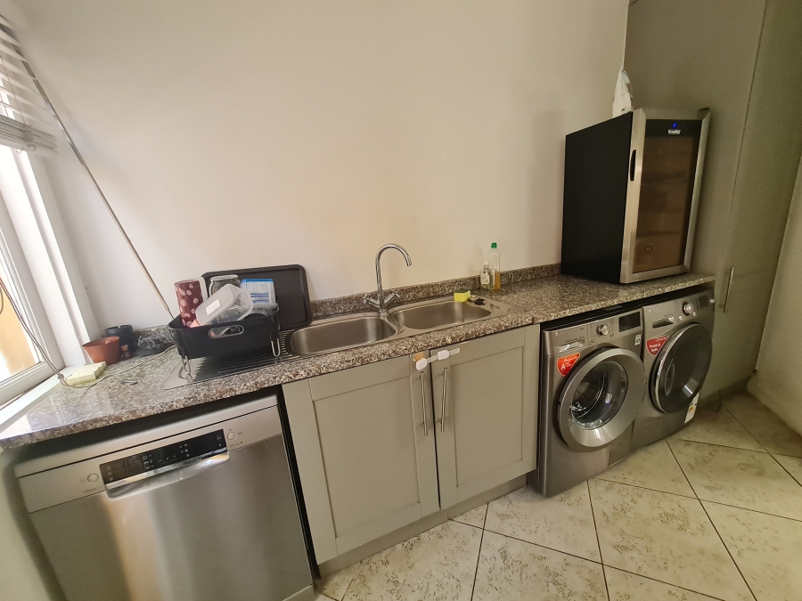 To Let 4 Bedroom Property for Rent in Sandhurst Gauteng