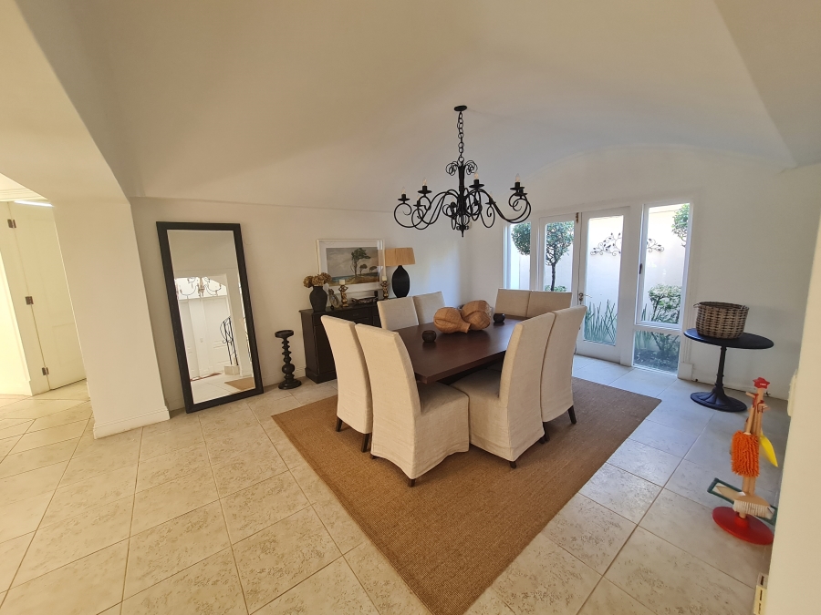 To Let 4 Bedroom Property for Rent in Sandhurst Gauteng
