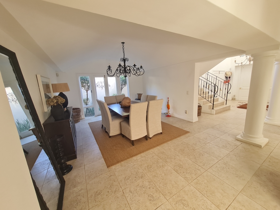 To Let 4 Bedroom Property for Rent in Sandhurst Gauteng