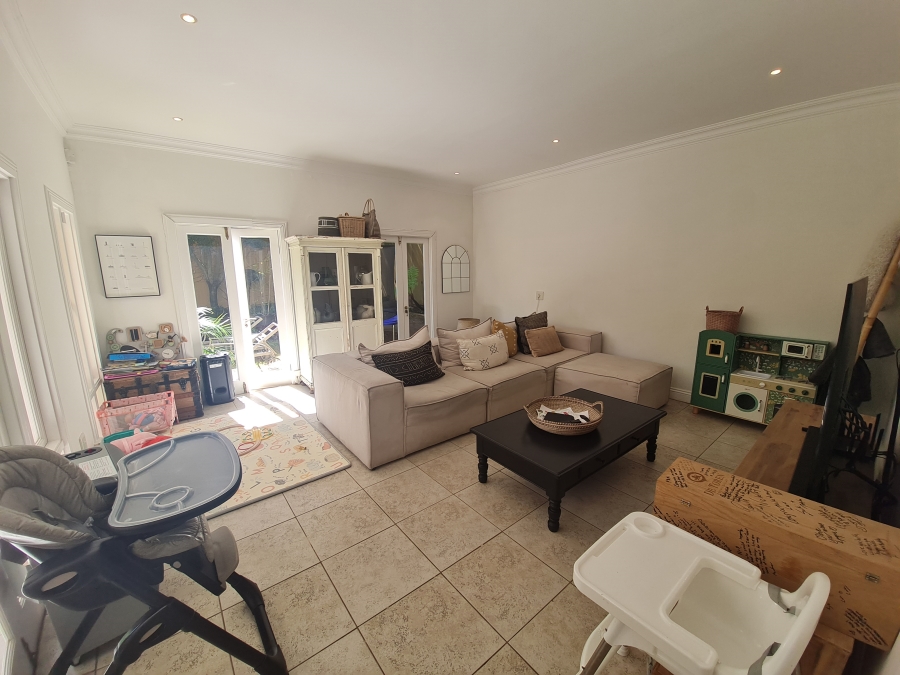 To Let 4 Bedroom Property for Rent in Sandhurst Gauteng
