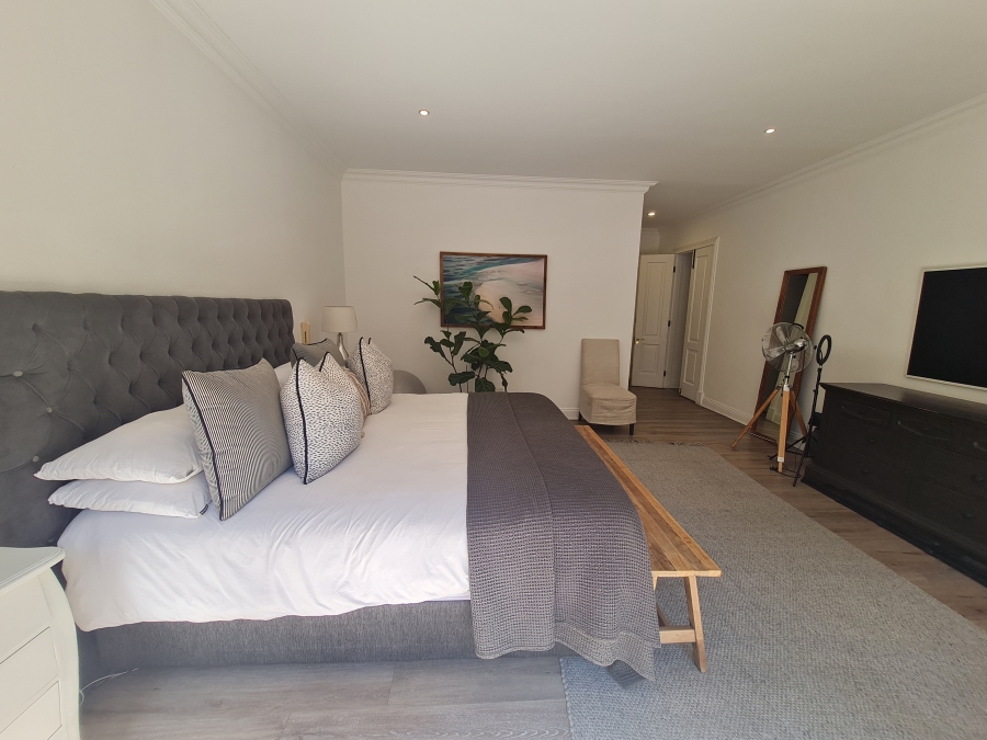 To Let 4 Bedroom Property for Rent in Sandhurst Gauteng