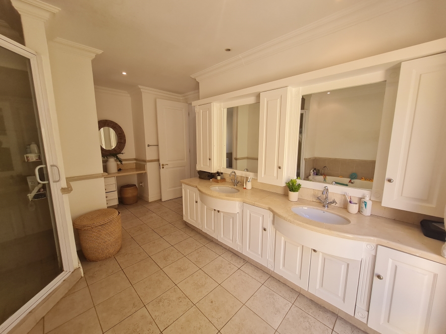 To Let 4 Bedroom Property for Rent in Sandhurst Gauteng