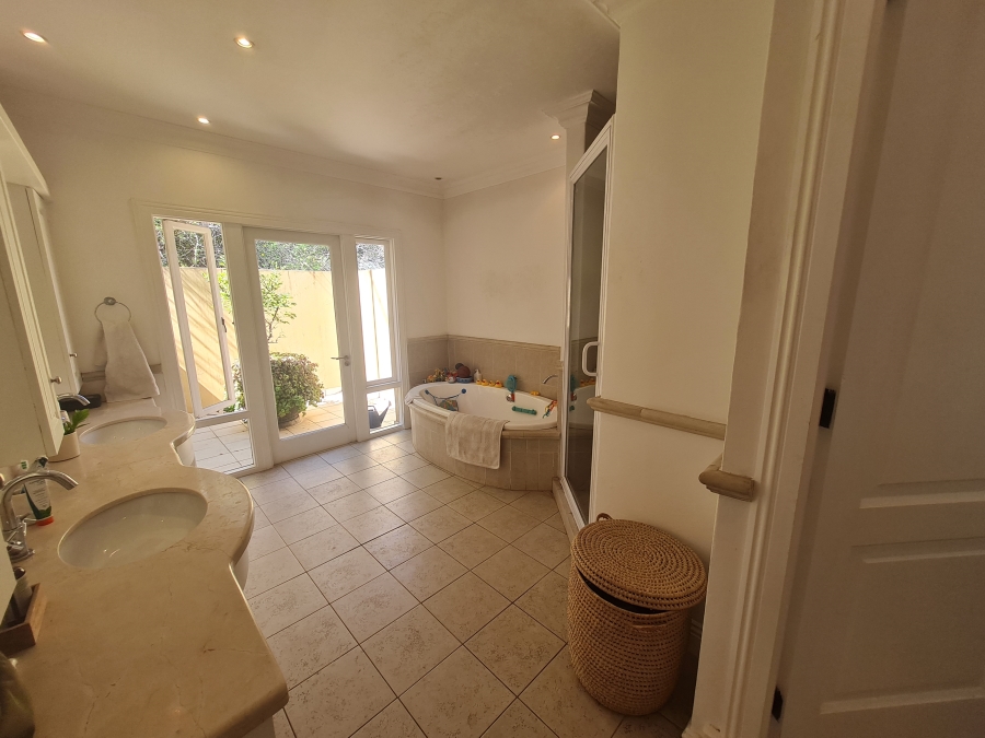 To Let 4 Bedroom Property for Rent in Sandhurst Gauteng