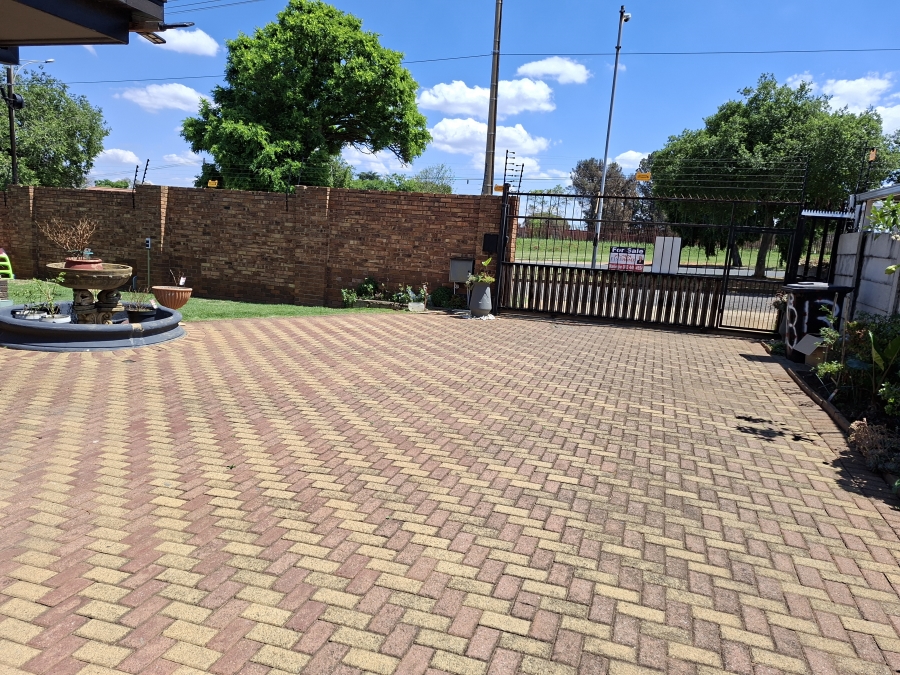 3 Bedroom Property for Sale in Quellerie Park Gauteng