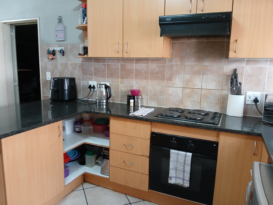 To Let 3 Bedroom Property for Rent in Bellairspark Gauteng