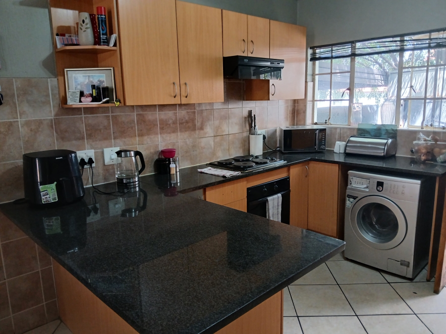 To Let 3 Bedroom Property for Rent in Bellairspark Gauteng