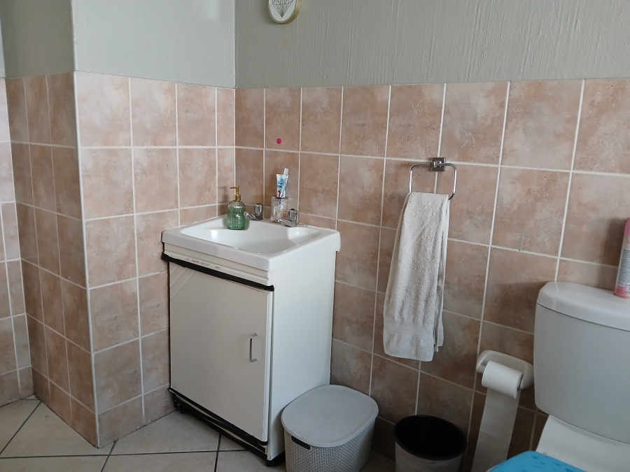 To Let 3 Bedroom Property for Rent in Bellairspark Gauteng