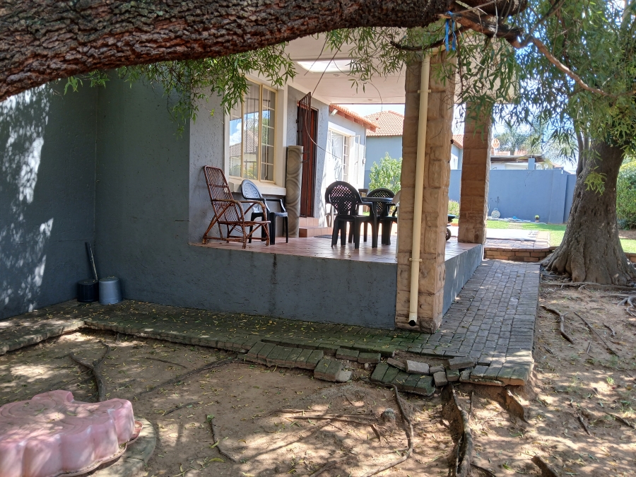 To Let 3 Bedroom Property for Rent in Bellairspark Gauteng