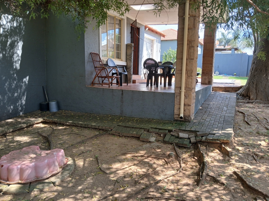 To Let 3 Bedroom Property for Rent in Bellairspark Gauteng