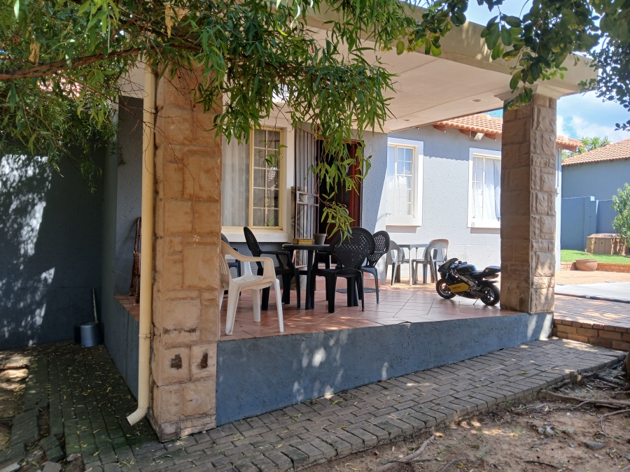 To Let 3 Bedroom Property for Rent in Bellairspark Gauteng